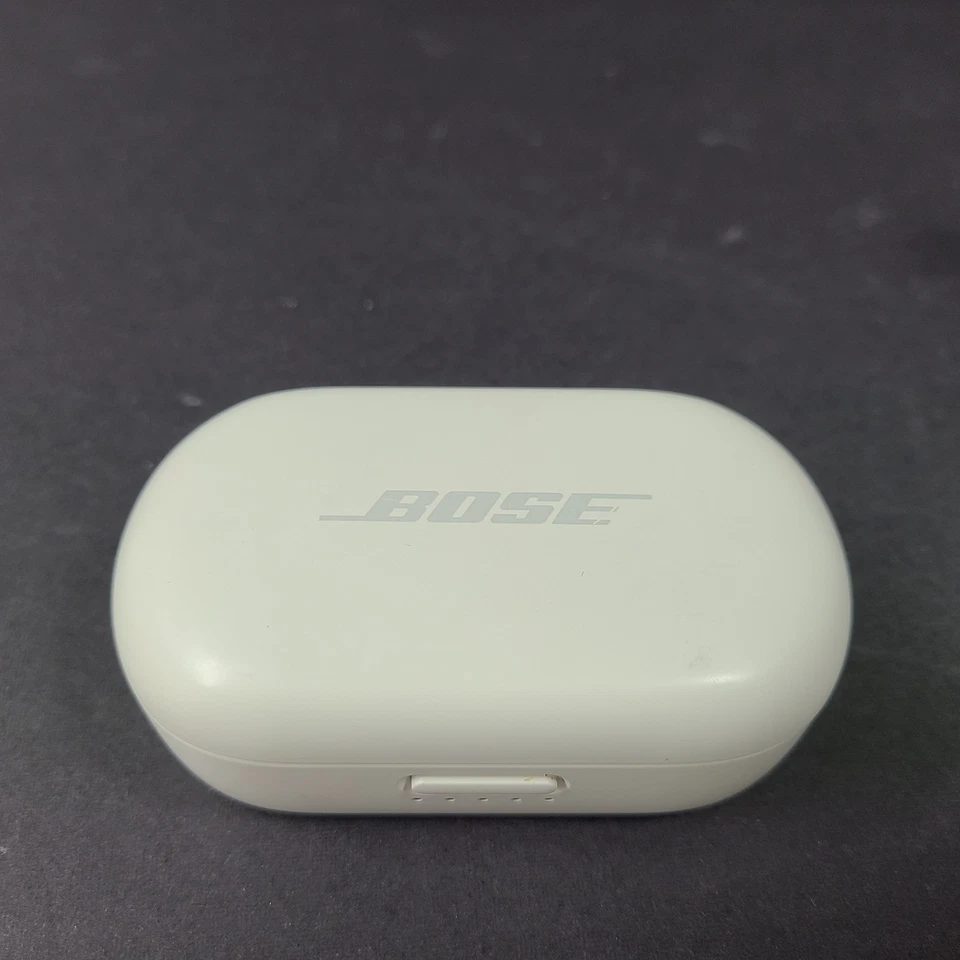 Auriculares inalámbricos verdaderos con cancelación de ruido Bose QuietComfort con estuche 429708 - blancos Foto 2 de 4