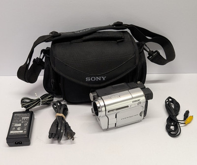 Sony Handycam CCD-TRV138 Camcorder Video Hi8 Nightshot 8mm Tested/Working- Read