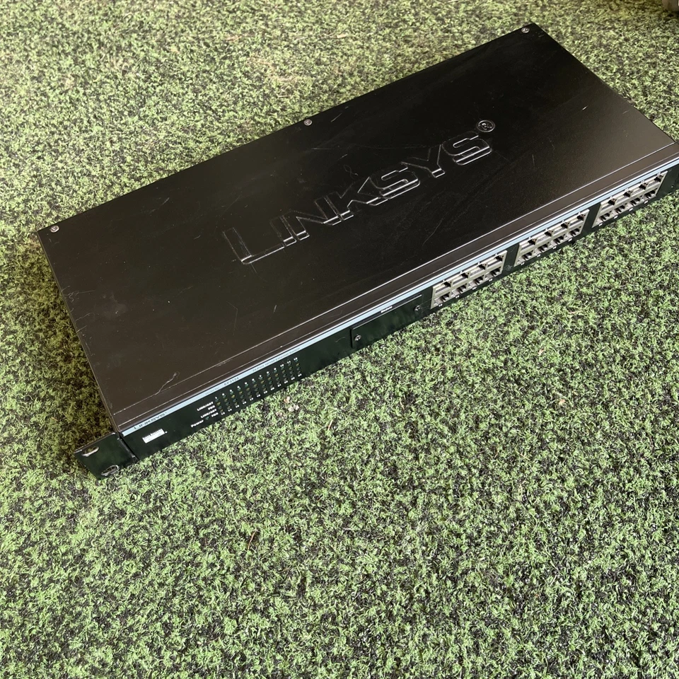 Linksys EF3124 24 Port 10/100 Ethernet Switch W/ 100 Base FX SC Fi Fiber Module - Image 2 of 4