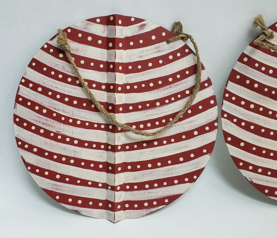 Arte colgante de pared de metal Pottery Barn Kids a rayas (2) rojo blanco 2011 Foto 2 de 4