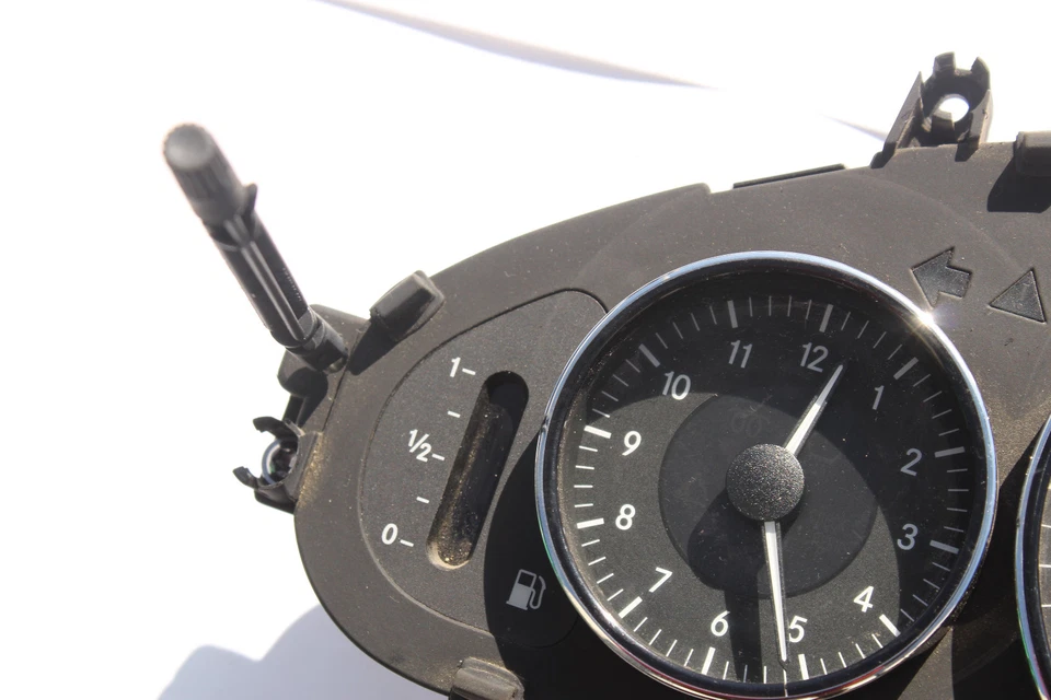 06-11 MERCEDES BENZ CLS550 SPEEDOMETER GAUGE INSTRUMENT CLUSTER J300 - Imagem 4 de 4