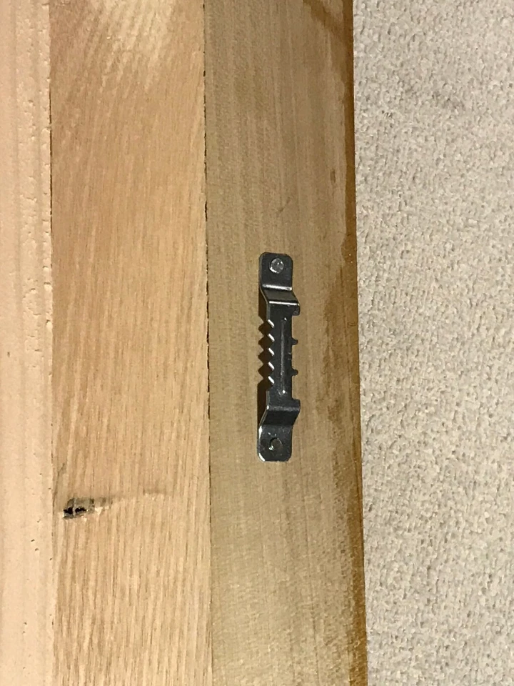 Letrero de bienvenida A Massey Ferguson Family Lives Here hecho de madera reciclada Foto 3 de 4