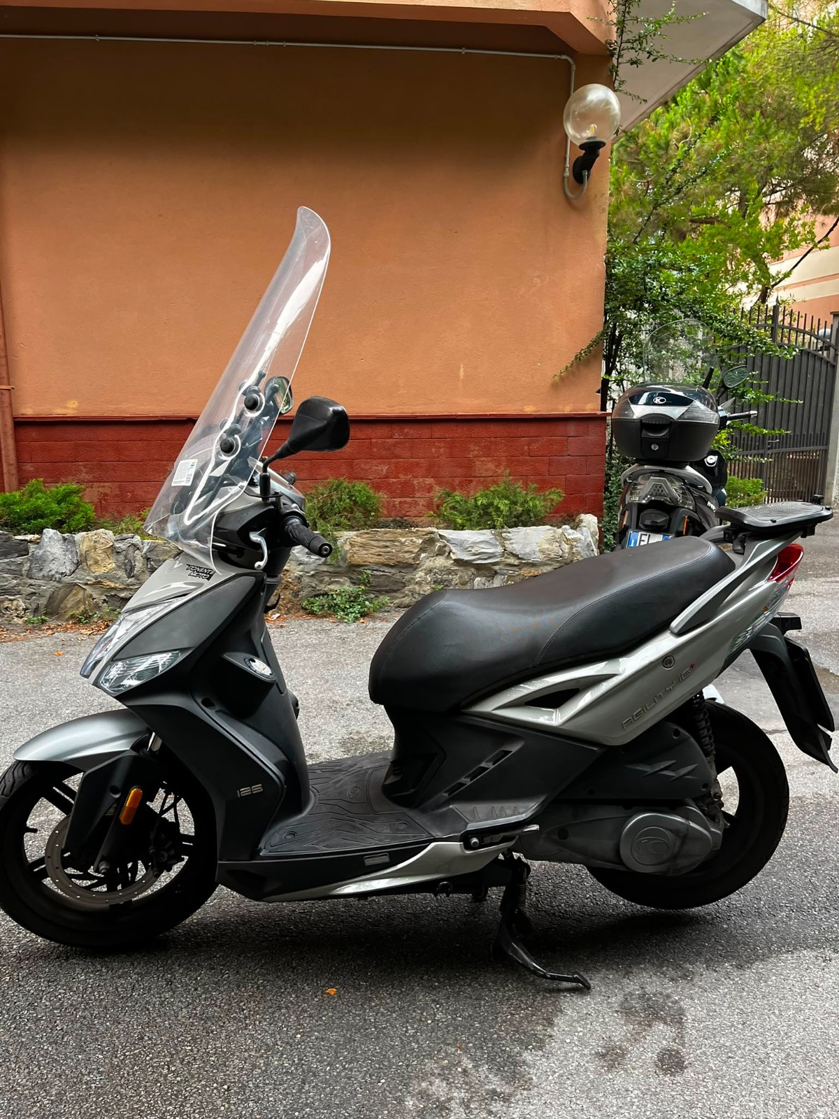 scooter 125 cc usato kimko ottimo stato grigio argento unico proprietario