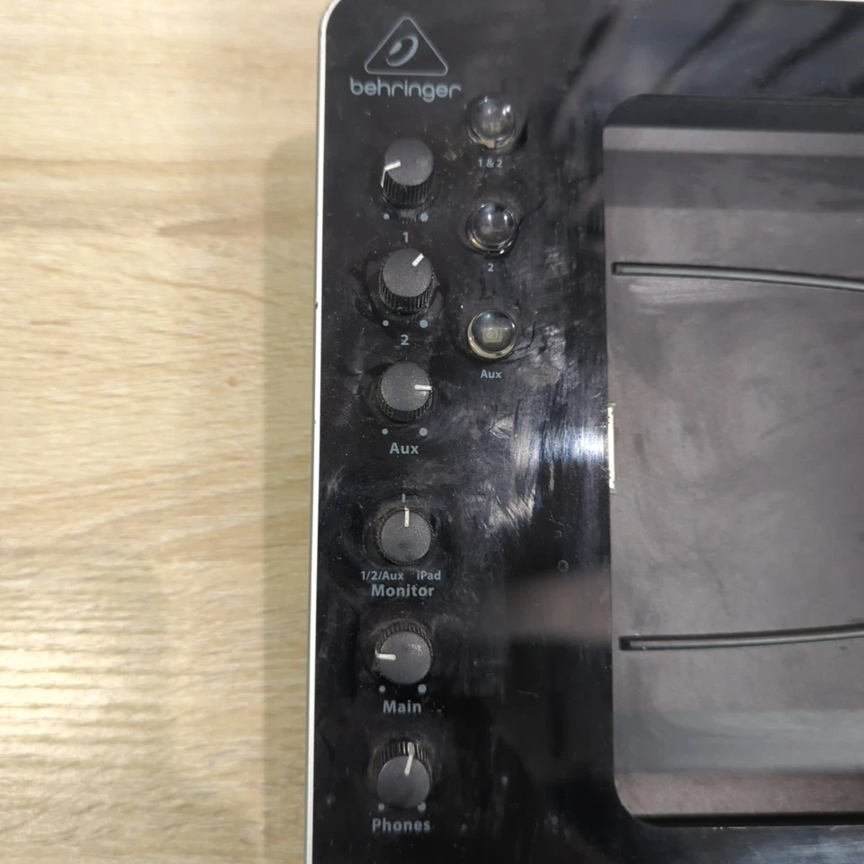 Behringer iStudio iS202 Docking Station For iPad Recording Dock Interface Mixer - Image 2 of 4