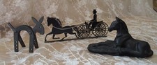 Lot de 3 petits chevaux noirs - calèche en métal de Sheila, cheval de charbon, âne en métal