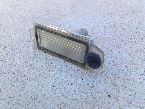 TOYOTA CAMRY LICENSE PLATE LIGHT LENS OEM 1997 1998 1999 2000 2001