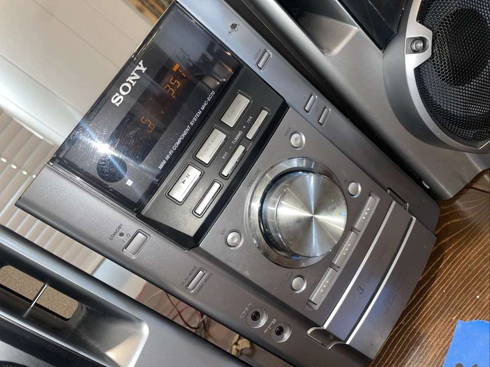 Sony MHC-EC70 Mini HIFI Component Stereo 3-CD Changer Cassette Radio **TESTED** - Image 4 of 4