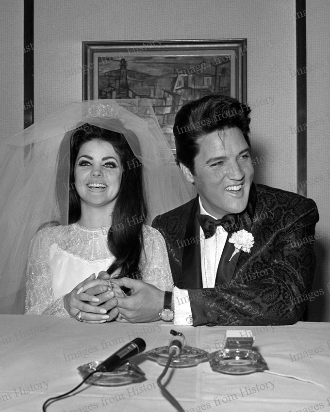 8x10 Print Priscilla & Elvis Presley at their Wedding Aladdin