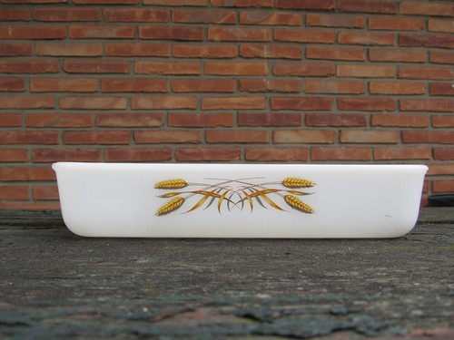 Nice used Fire King 410 Golden Wheat 1 1/2 qt Casserole Cake Bowl Dish Vintage