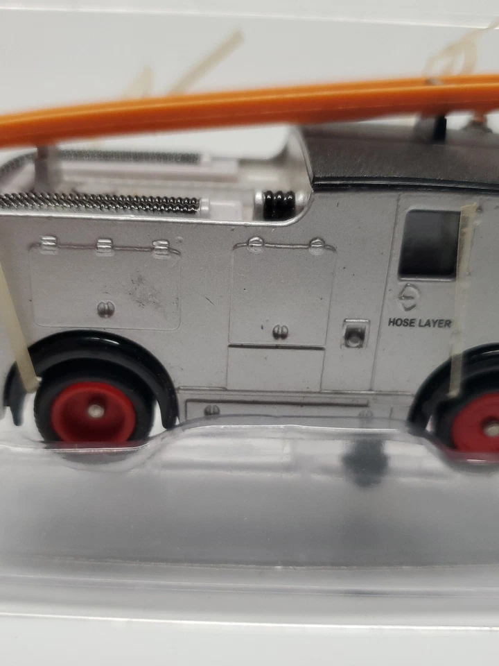 Dennis F8 Pump Escape - Devon F.D. Corgi Fire Heroes #7 History of Firefighting - Image 2 of 4