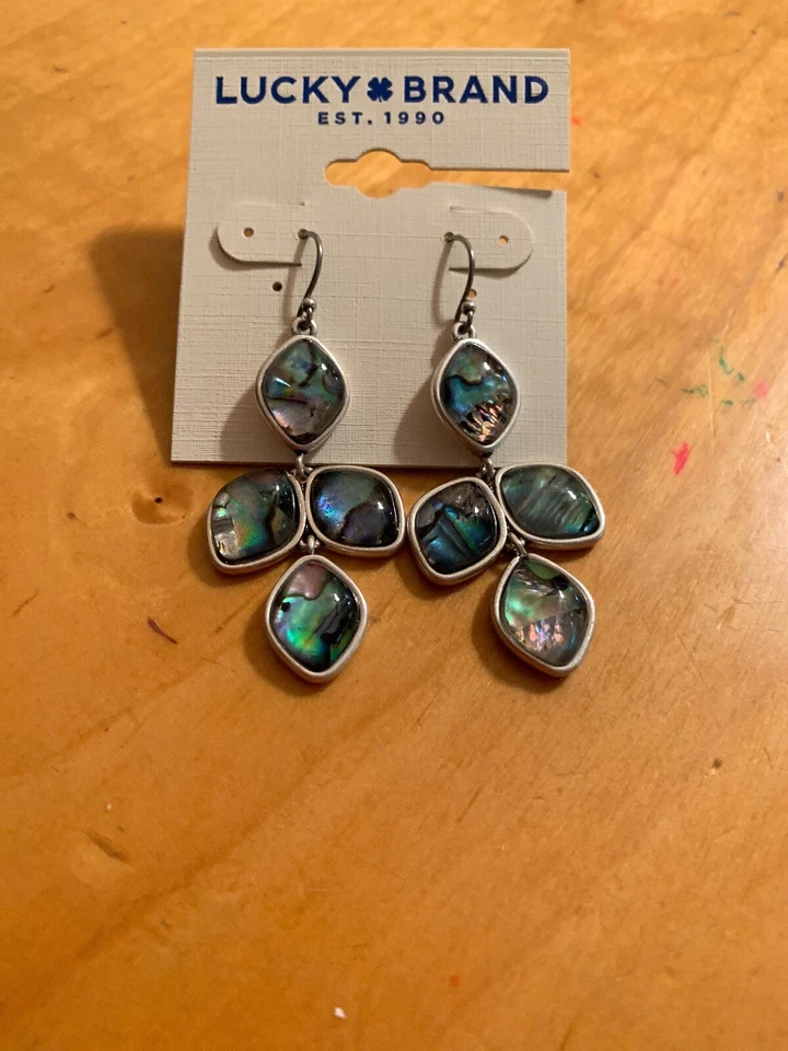 Pendientes araña abulón abovedado acrílico tono plateado marca Lucky #28 Foto 4 de 4