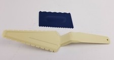 Tupperware Cake Server and Cake Decorating Tool