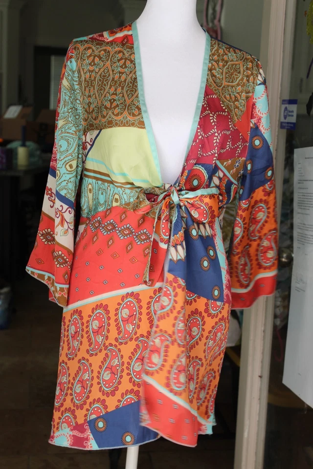 Blusa Abierta CAbi Shakespeare Corbata Frontal Mangas Campana Túnica SEDA Superposición Med Foto 2 de 4