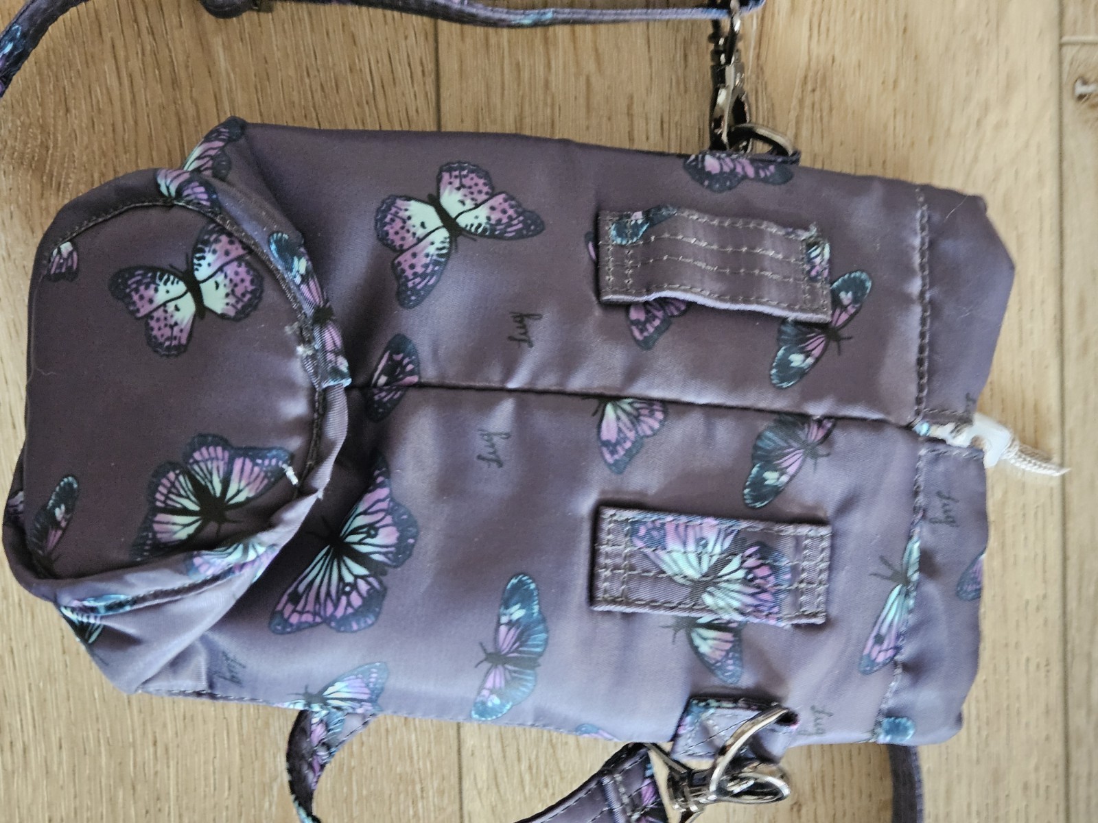 EUC Clean Lug Huggie Se Insulated Crossbody Water Bottle Bag Gray Butterfly 