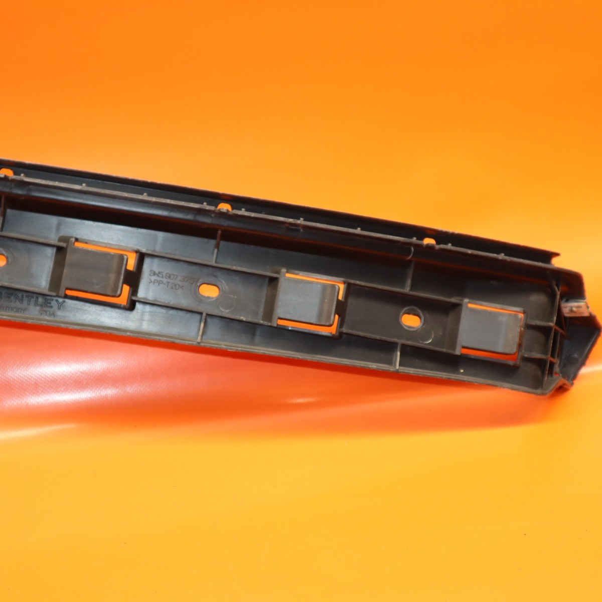 BENTLEY FLYING SPUR REAR BUMPER GUIDE LEFT DRIVER 2013 2014 2015 2016 3W5807375F