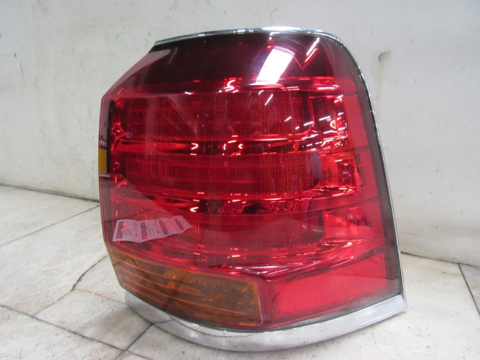 Luz trasera derecha pasajero cuarto OEM 8155160850 2008 2009 2010 2011 LEXUS LX570 Foto 2 de 3