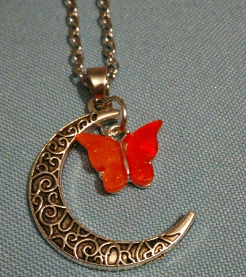 Collana con farfalla arancine e luna! Idea regalo donna San Valentino!
