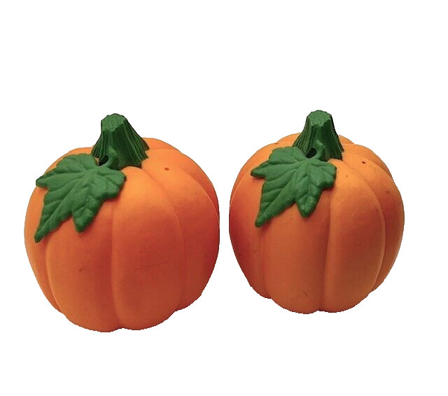 Festive Hard Plastic Halloween/Aurumn/Thanksgivin Pumpkin Salt & Pepper Shakers
