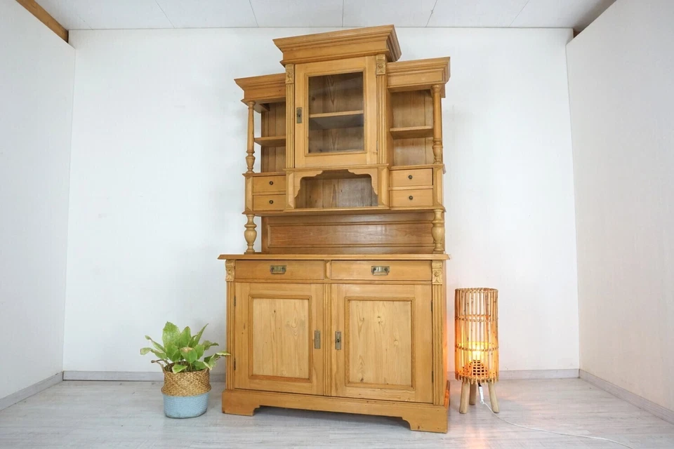 großes Landhaus-Buffet in Weichholz, im Jugendstil, Vitrine-Küchenschrank - Bild 1 von 4