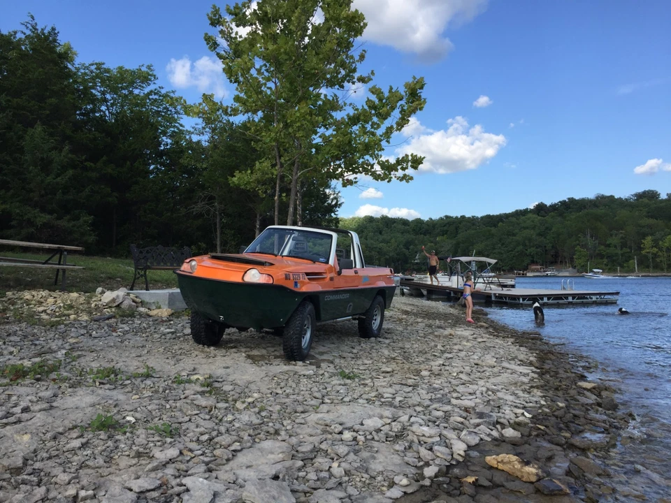 2005 Dutton Commander amphibious vehicle - Image 2 of 4