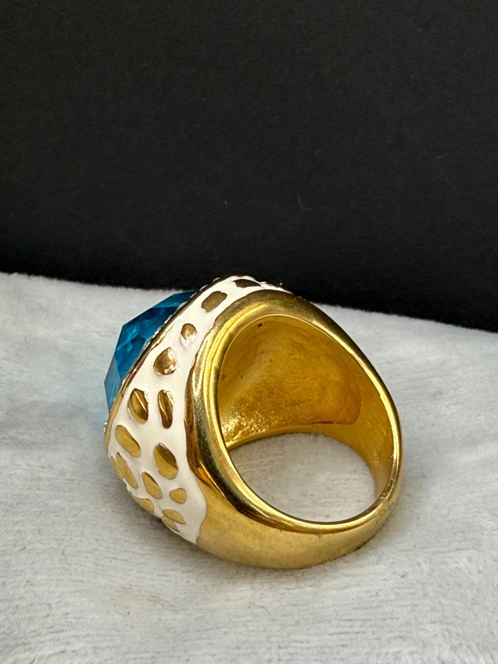 Anillo de diamantes de imitación azul llamativo esmalte tono dorado acero inoxidable talla 8 Foto 3 de 4