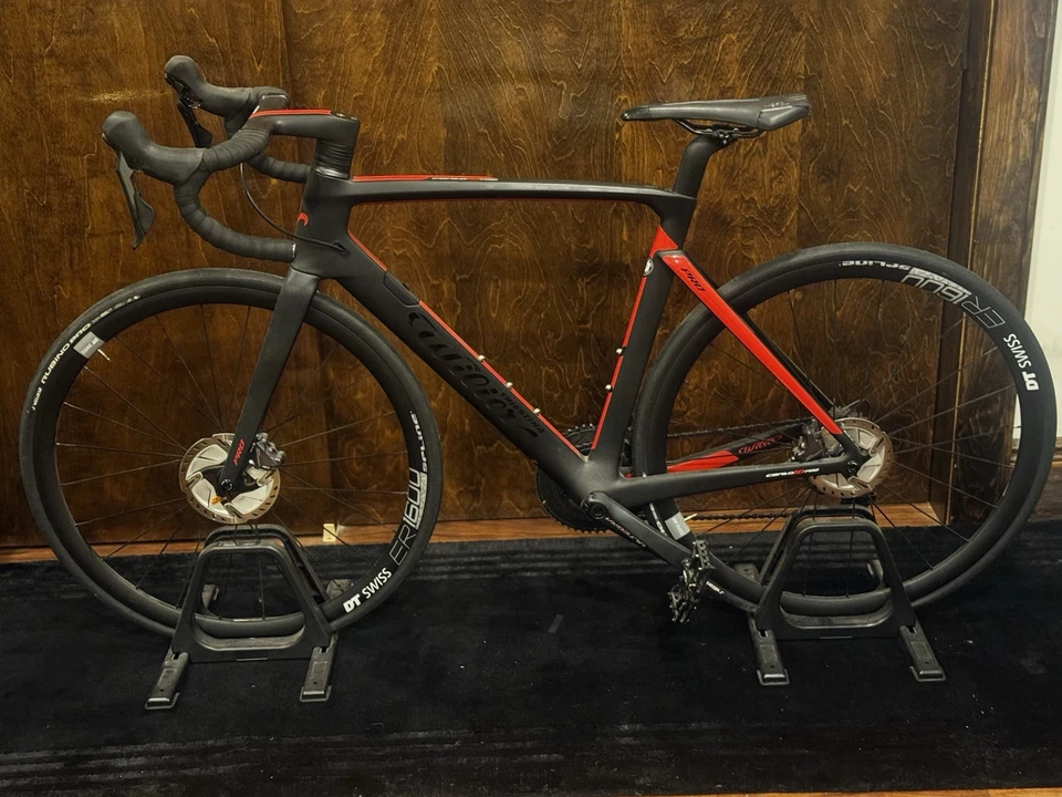 Bicicleta de carretera de carbono Wilier Triestina Cento10 DT Swiss Wheels Shimano Groupset Foto 2 de 3