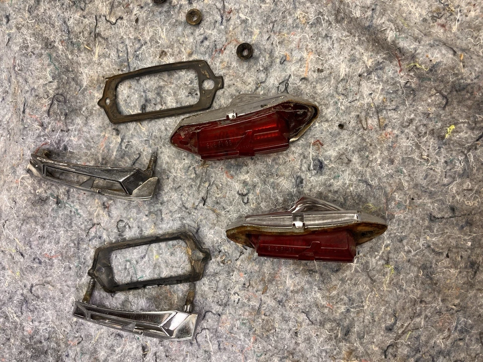 1968-1969 Olds Cutlass / 442 GM Rear Side Marker Rocket Lens Assembly 916544 - Image 2 of 4