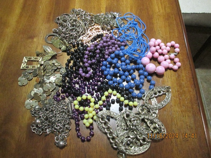 JUNK Broken Jewelry 1.6 Lbs -DIY Arts Crafts Vintage