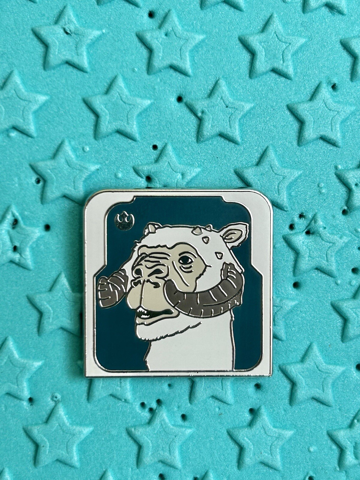 Disney Pin 2024 Disneyland Hidden Mickey Star Wars Series Tauntaun pin DLR