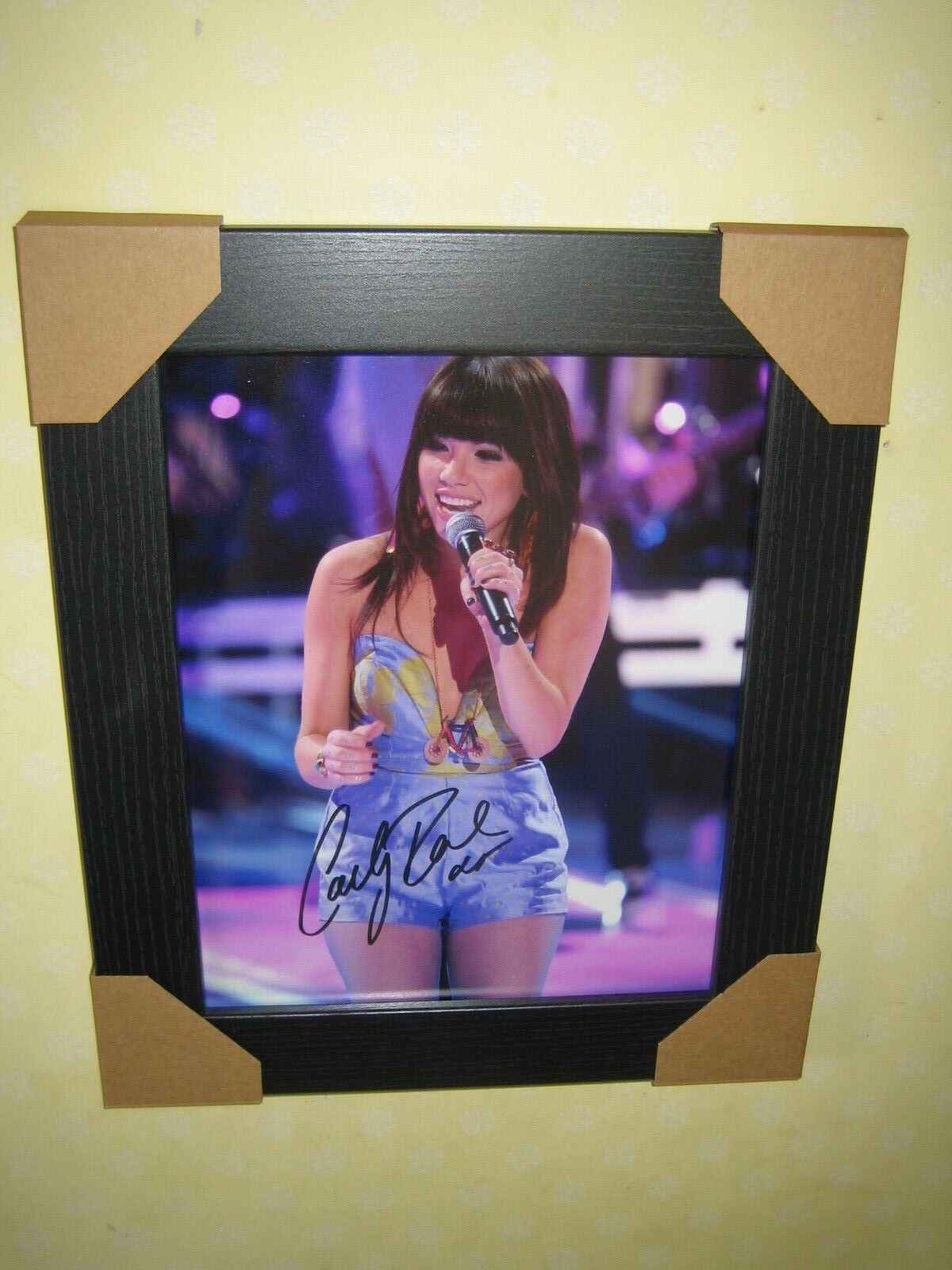Carly Rae Jepsen Gorgeous Framed Signed Photograph (10X8) with CoA - FREEPOST Nowe tanie