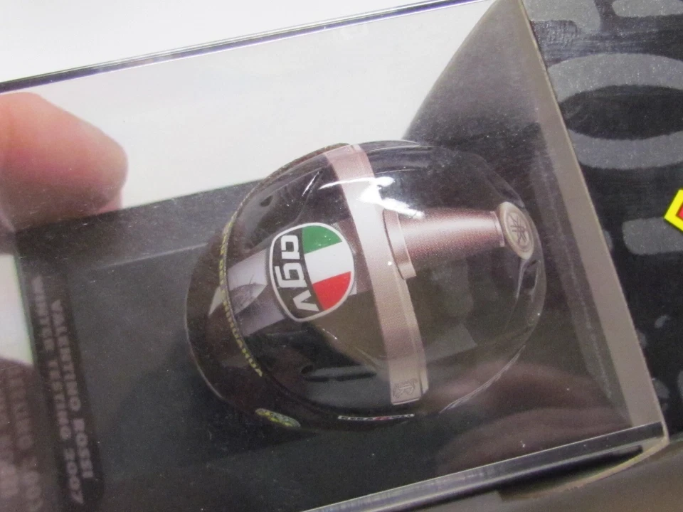 MINICHAMPS / 2007 MOTOGP - VALENTINO ROSSI - 1/8 SCALE MODEL HELMET 397 079076 - Image 4 of 4