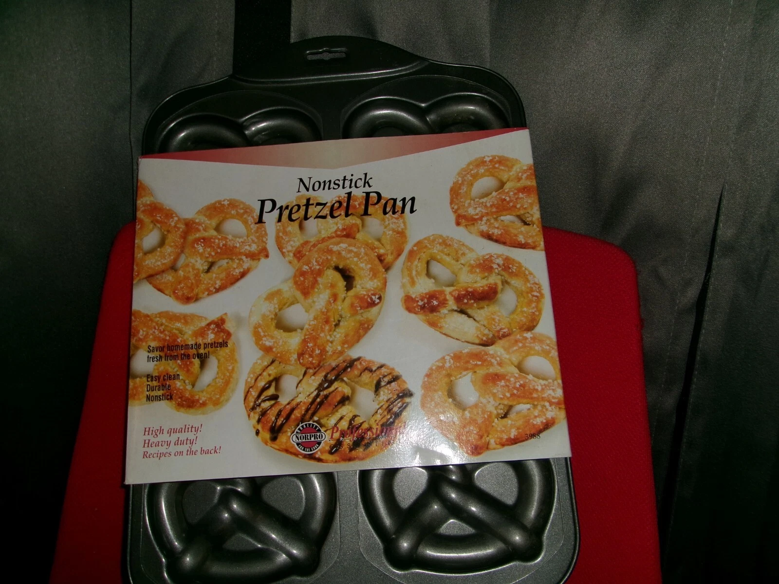 Non STICK 6 CAVITY PRETZEL Pan Mold