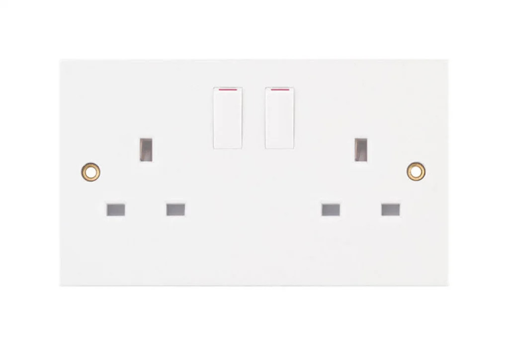 13A Socket White Double Wall Outlet 13 Amp 2 Gang Switched Selectric LG9098