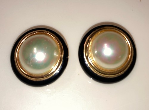 Vintage Christian Dior Large Round Pearl Black Enamel Edge Gold Clip-On Earrings - Picture 1 of 7