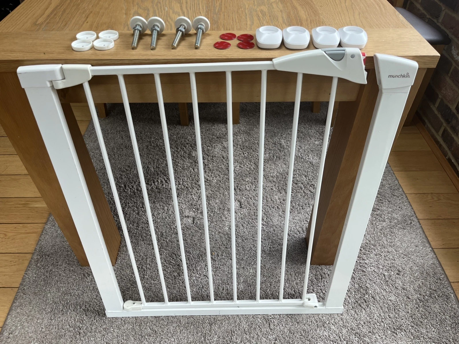 Munchkin Lindam Maxi Secure Safety Pressure Fit Stair Gate & Wall Protector Kit