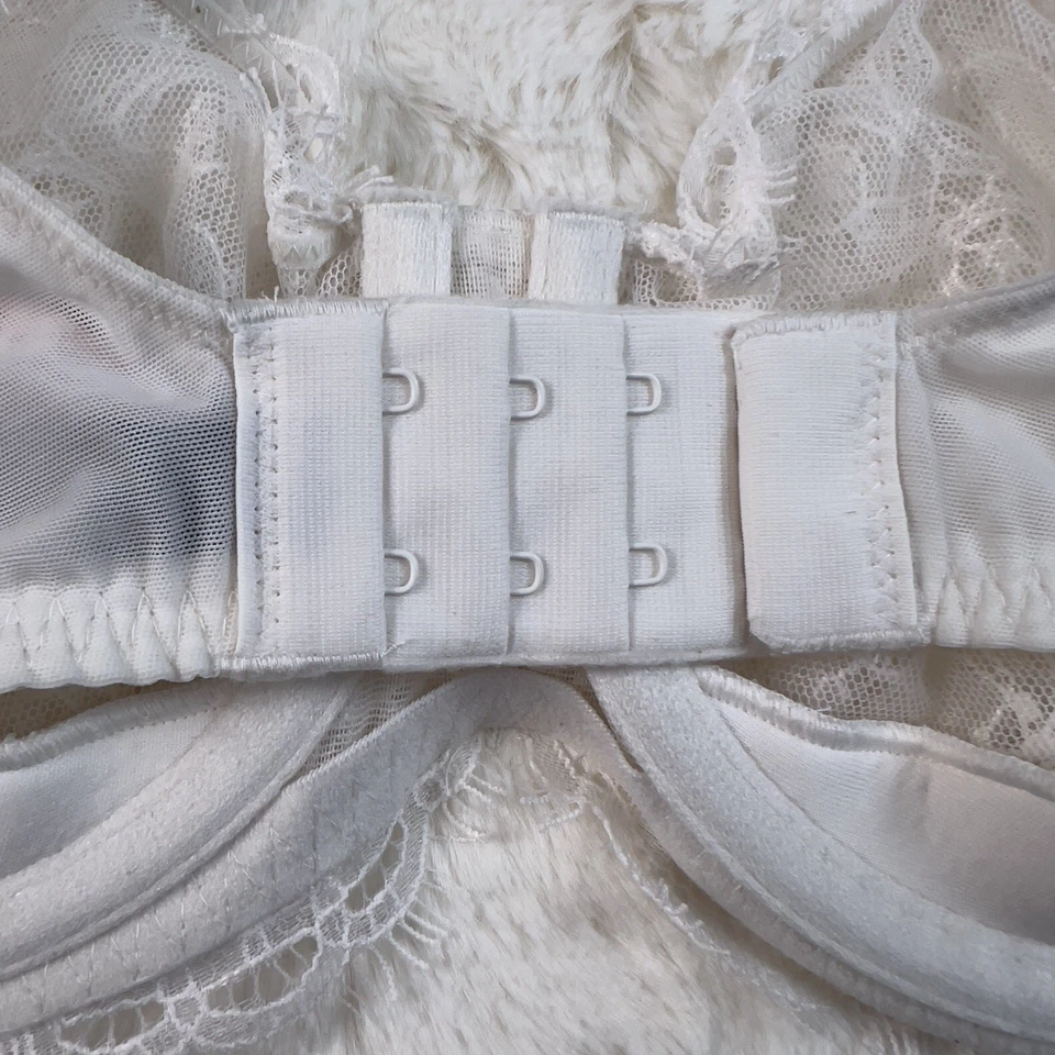 Victoria's Secret Very Sexy Shine Strap Bra White Push Up Lace Size. 36C NWT - Image 4 of 4