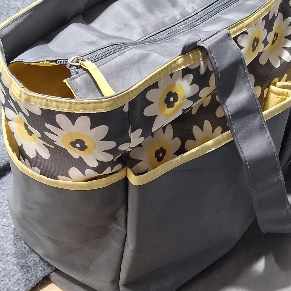 Bolsa de Pañales - Baby Boom - Gris con Colores Amarillos - Buen Estado Foto 4 de 4