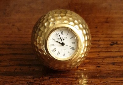 Miniatur Neuheit Mayfair Uhr (Golfball) voll funktionsfähig guter Zustand