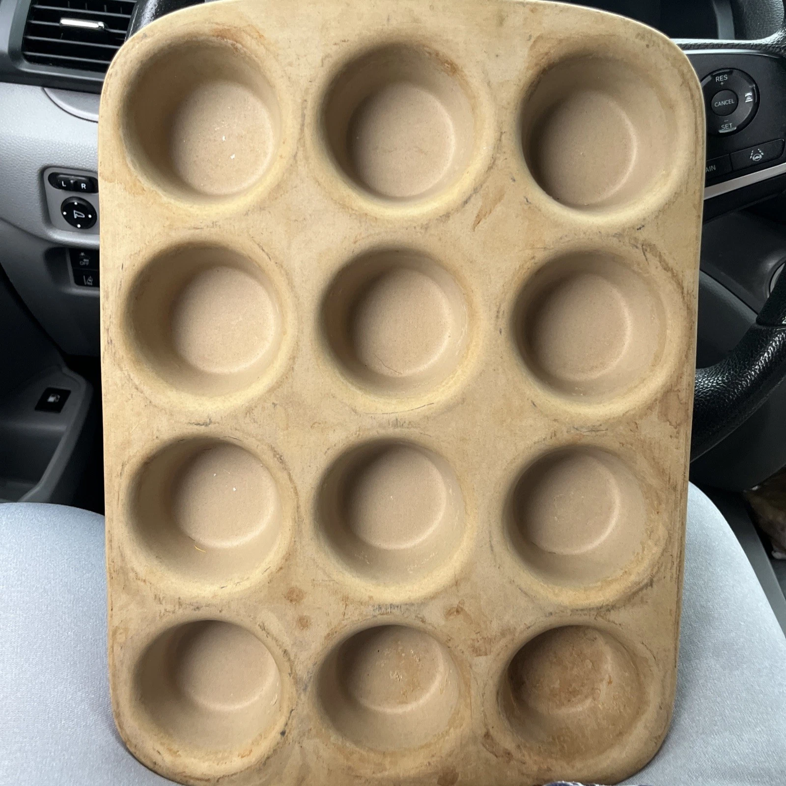Pampered Chef Stoneware 12 Count Muffin Cupcake Pan #1465