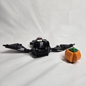 LEGO Halloween Bat 2015 Exclusive Seasonal Set 40090 Complete 