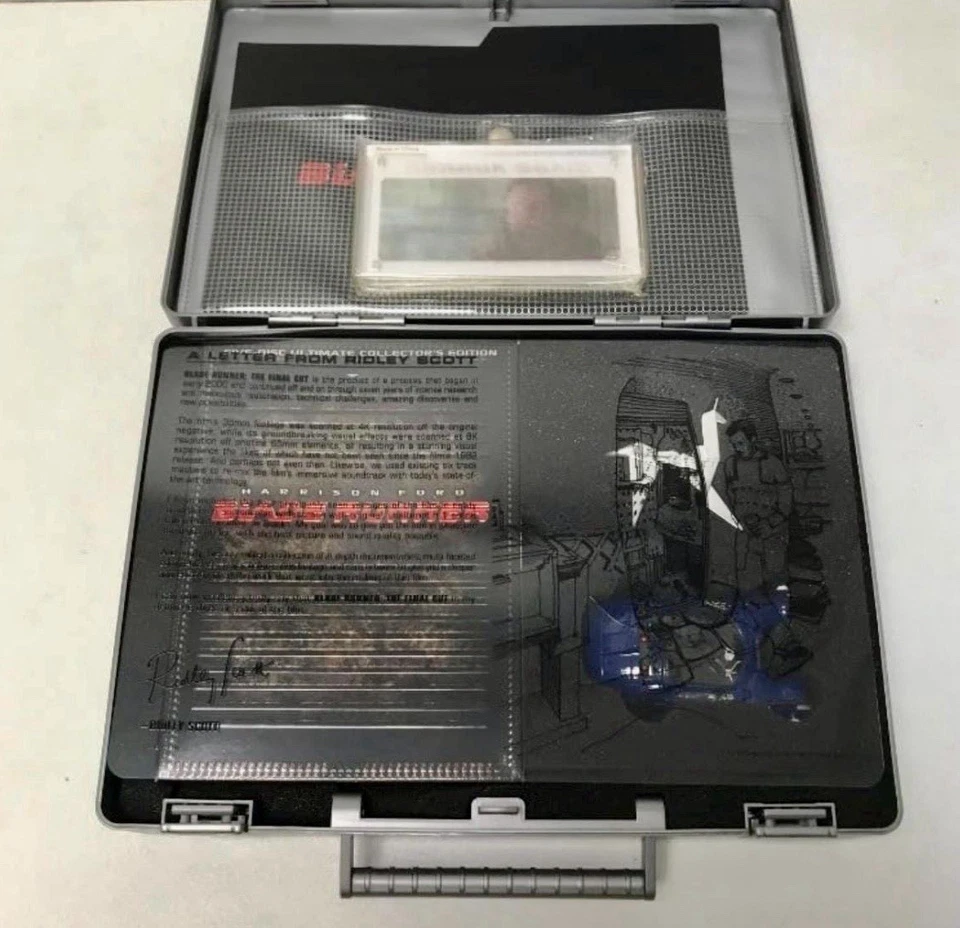 Blade Runner Five-Disc Ultimate Collector's Edition DVD Box Set - Image 2 of 4