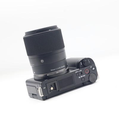 Sony ZV-E10 +  Sigma 30mm F1.4 Lens Mirrorless Vlogging Camera Starter Kit 4K  