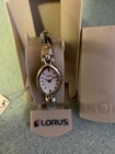 New Women’s Lorus Watch White Oval Face Silver Tone Bracelet Band With Gift Box — photo 2
