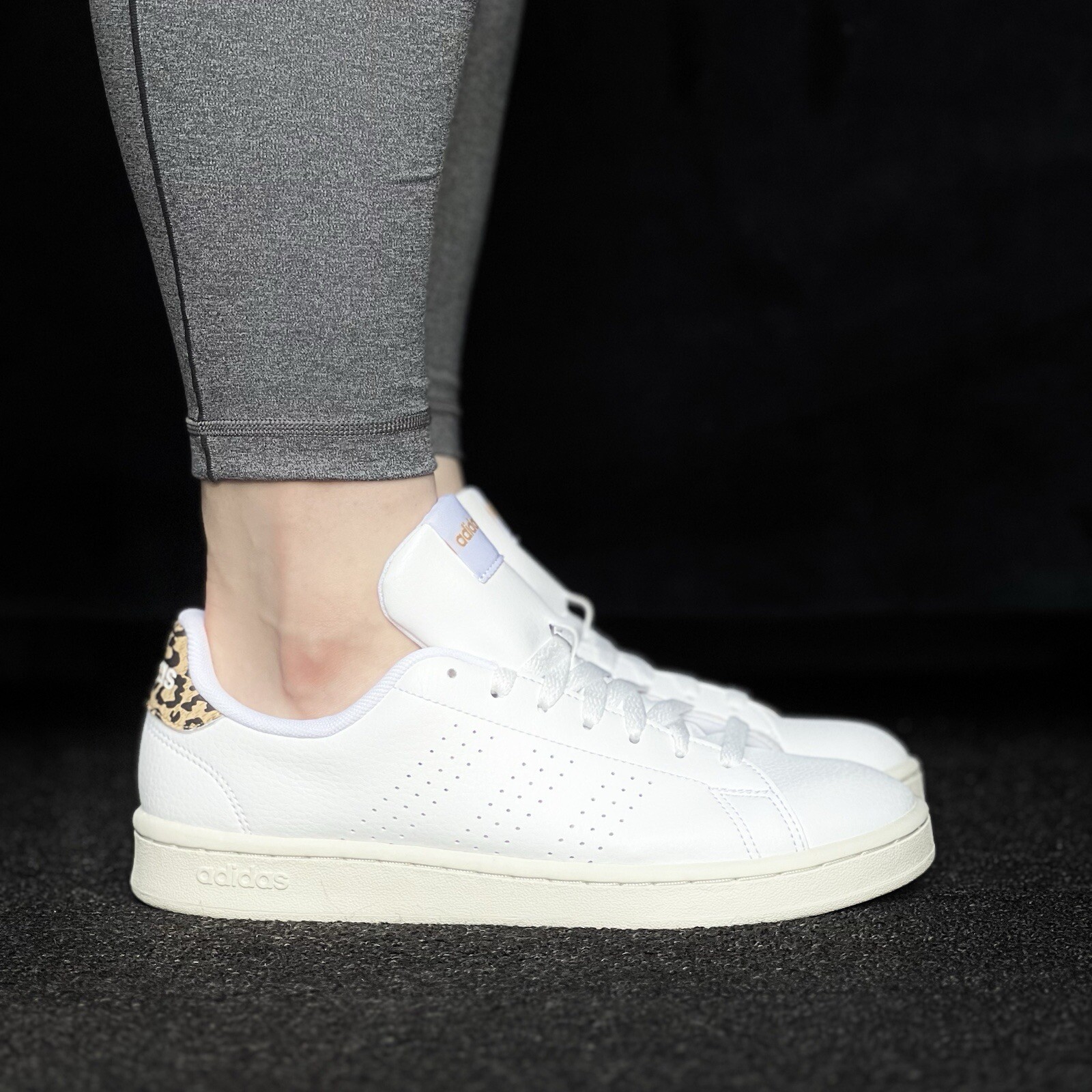 Женские кроссовки Adidas Advantage белого цвета Shoe Athletic #850