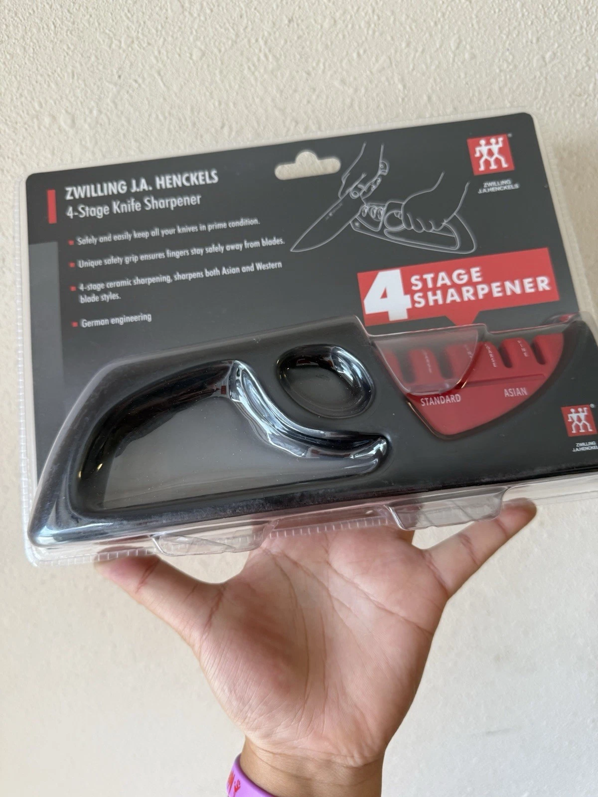 ZWILLING J.A. Henckels 4-Stage Knife Sharpener for Asian Western Blade Styles
Opens in a new window 