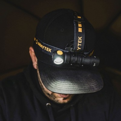 Armytek Wizard C2 Pro LED Stirnlampe 2500 Lumen Kaltweiß 18650 Magnet Ladekabel