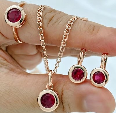 Schmuckset Xuping Rosengold -Optik mit roten Steinen