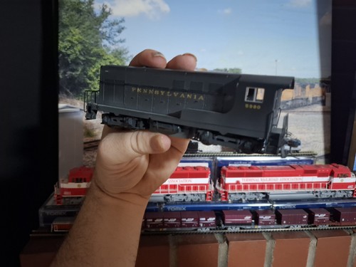 Walthers Pennsylvania Fairbanks-Morse H-12-44 - PRR #5980 - DAÑOS LEVES | Condition: Used