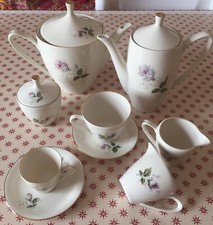 Servizio Piatti Porcellana Completo da 12 Bordo Oro E Decoro Floreale