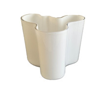 Vaso Savoia in vetro bianco firmato Iittala Alvar Aalto